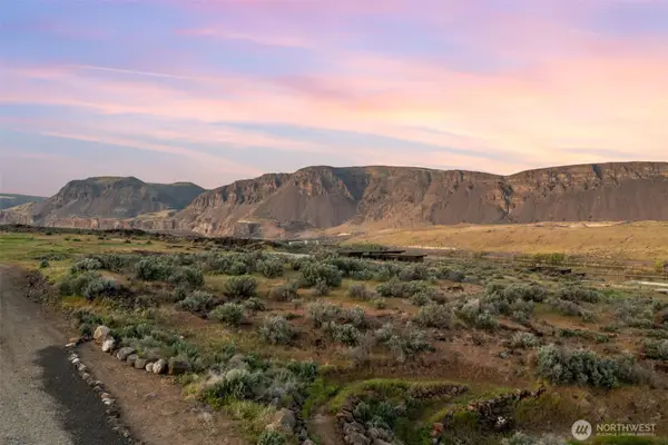 799 Ravens Home Lane #4, Malaga, WA 98828