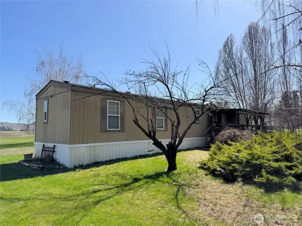 40838 Porcupine Bay Road N, Davenport, WA 99122