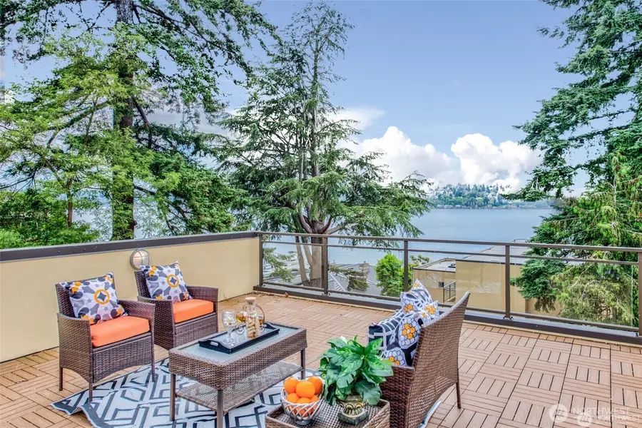 13327 Holmes Point Drive Ne, Kirkland, WA 98034 - Image #2