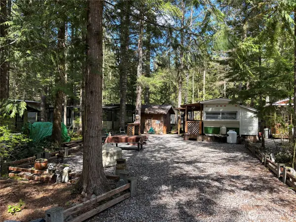 24 Drial Loop, Deming, WA 98244