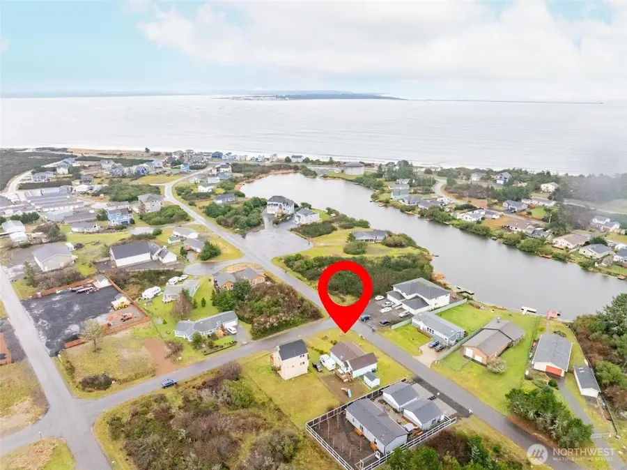 952 Wawona Avenue Se, Ocean Shores, WA 98569 - Image #2
