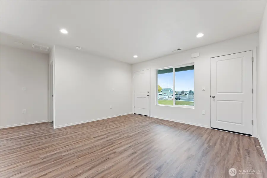 102 Poplar Street Ne, Royal City, WA 99357 - Image #2