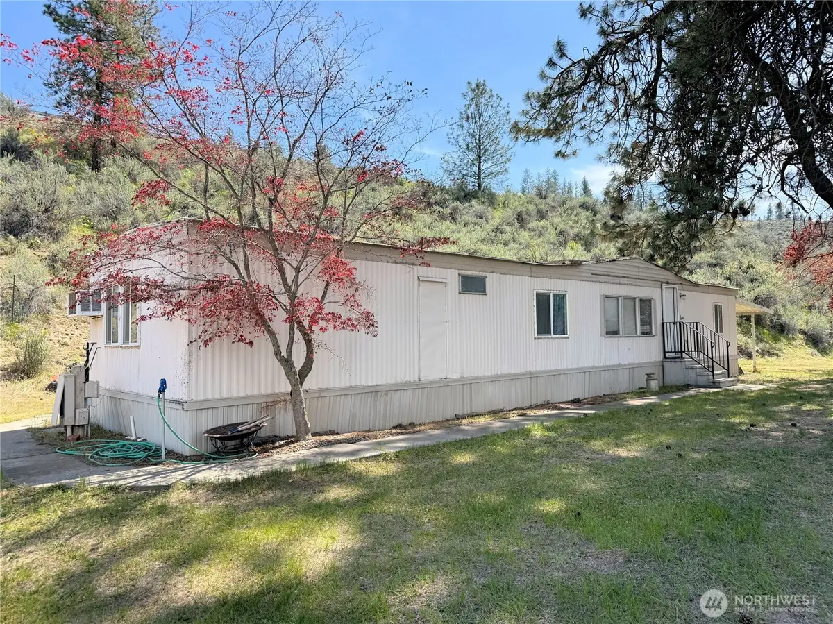 31884 Phillips Lane E, Davenport, WA 99122 - Image #1