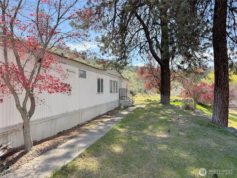 31884 Phillips Lane E, Davenport, WA 99122 - Image #2