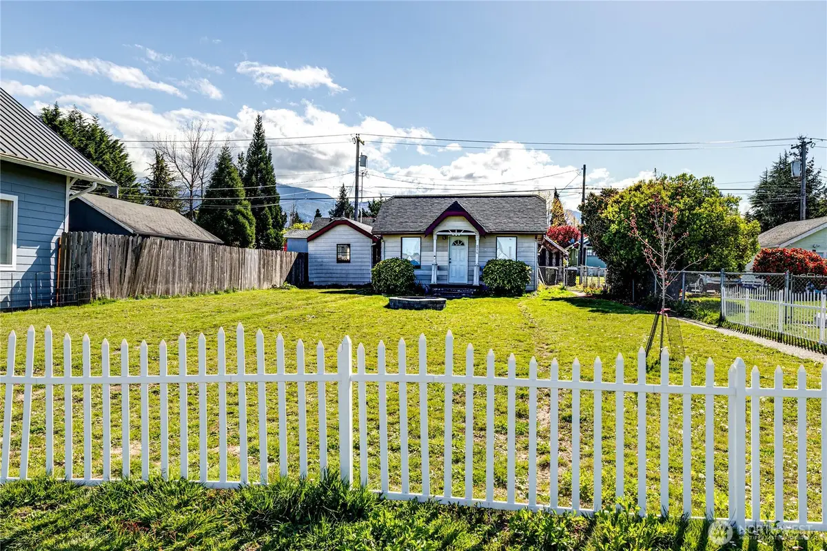 216 E 9th Street, Port Angeles, WA 98362 - Image #1