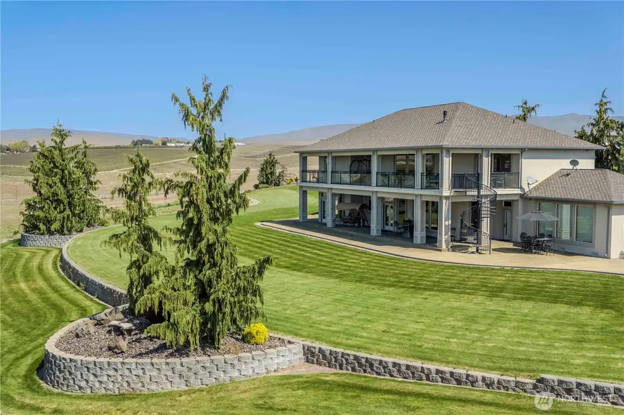 1050 Lewandowski Road, Sunnyside, WA 98944 - Image #3