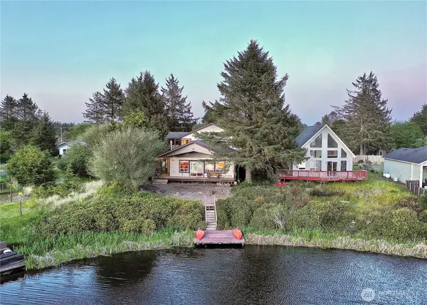 137 N Razor Clam Drive Sw, Ocean Shores, WA 98569