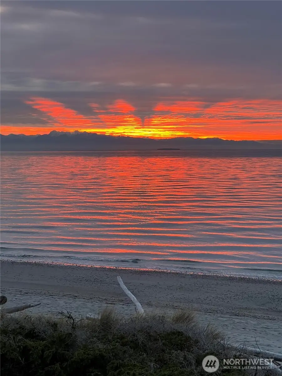 4689 Surfcrest Drive, Oak Harbor, WA 98277 - Image #2