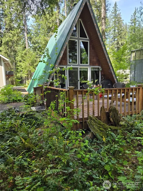 411 N Duckabush Drive E, Hoodsport, WA 98548