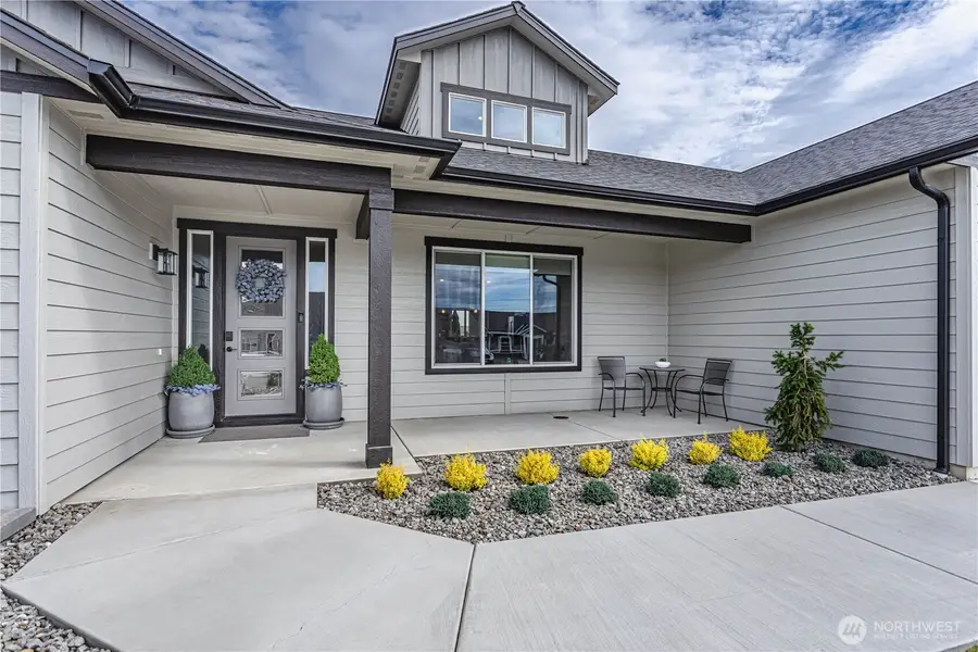 819 N Newport Loop, East Wenatchee, WA 98802 - Image #2
