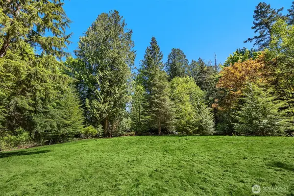6075 Old Woods Lane Ne, Bainbridge Island, WA 98110