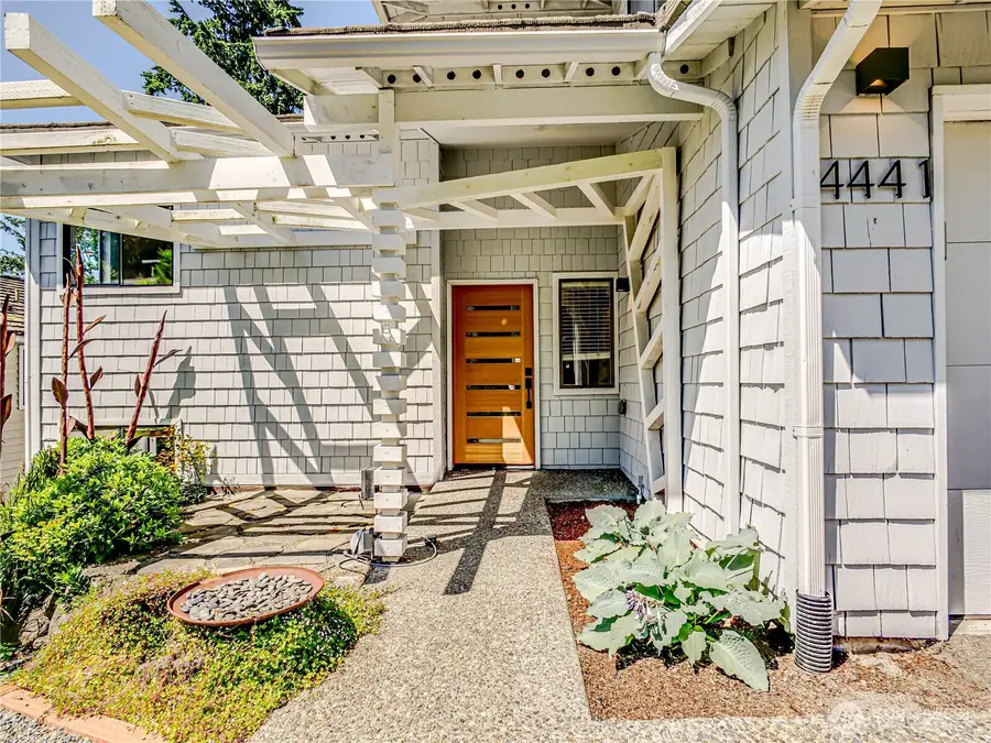 4441 53rd Avenue Sw, Seattle, WA 98116 - Image #2