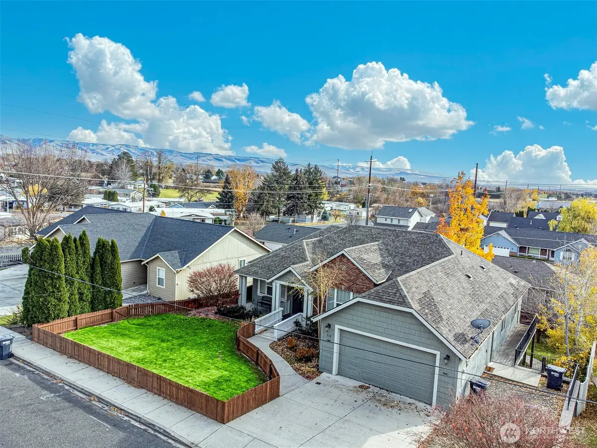 718 SE Scenic View Drive #A & B, College Place, WA 99324 - Image #1