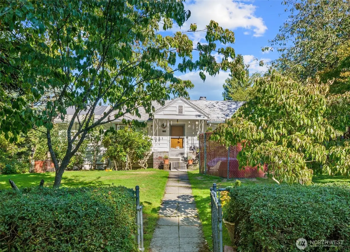2704 NE 92nd Street, Seattle, WA 98115 - Image #1