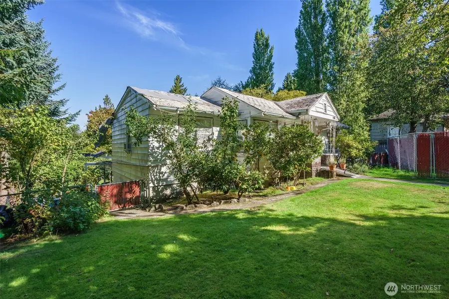 2704 NE 92nd Street, Seattle, WA 98115 - Image #3