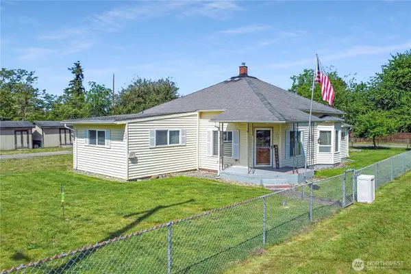 108 2nd Street Se, Rainier, WA 98576