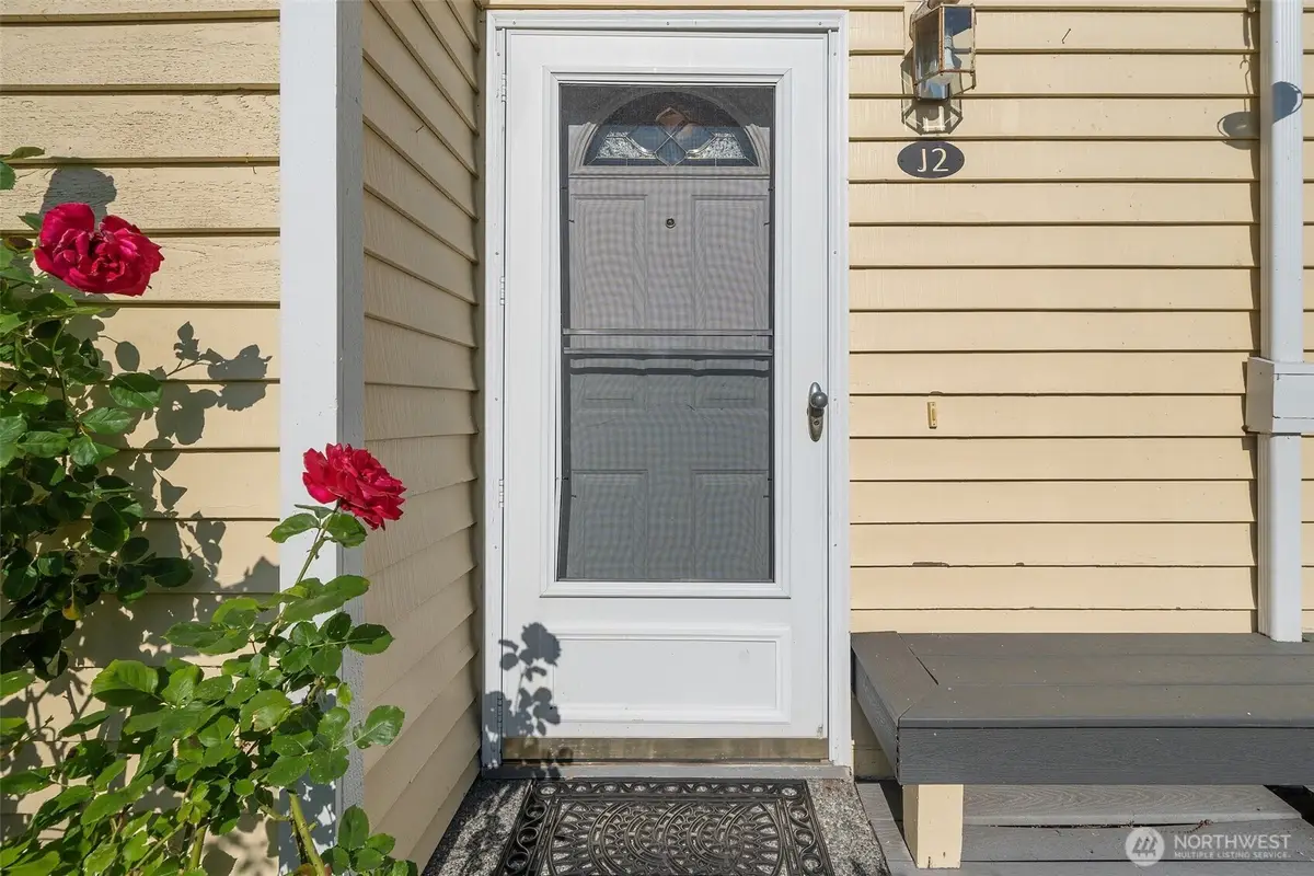 10030 NE 120th Street #J2, Kirkland, WA 98034 - Image #1