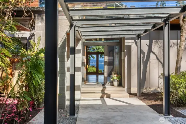 7268 Madrona Drive Ne, Bainbridge Island, WA 98110