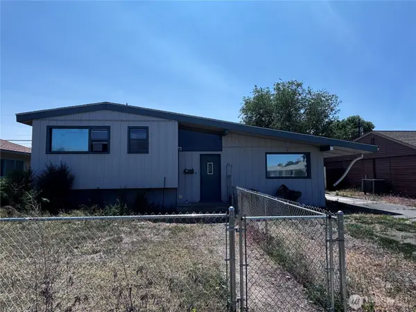 927 E Cherry Avenue, Moses Lake, WA 98837