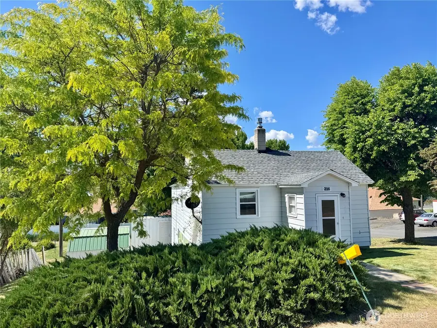 216 NW Cole Avenue, Wilbur, WA 99185 - Image #2