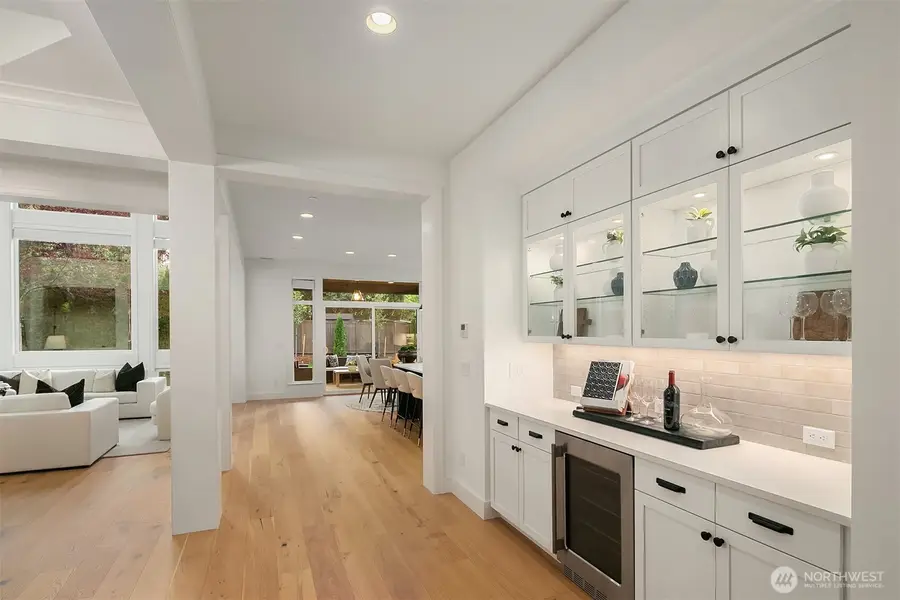 8255 134th Avenue Ne, Redmond, WA 98052 - Image #2