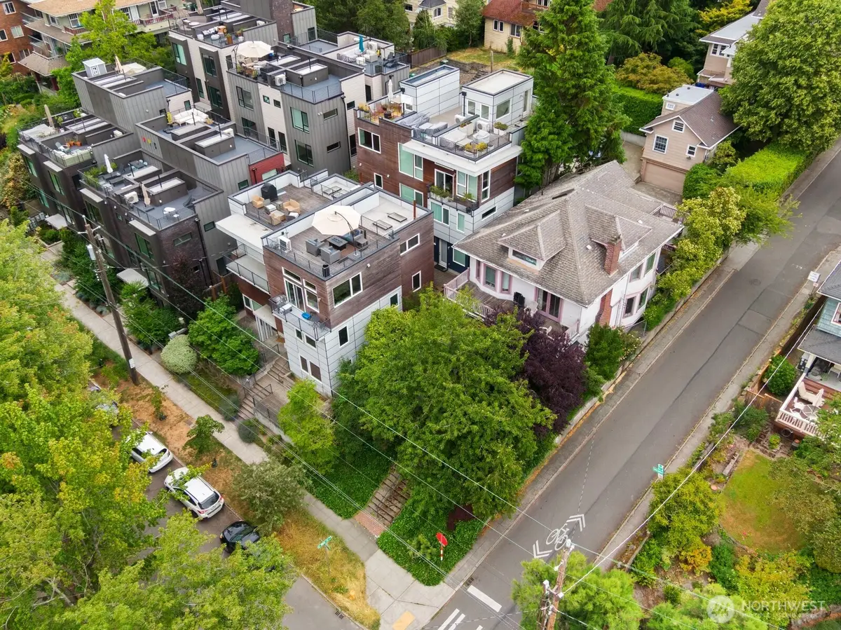 702 11th Avenue E, Seattle, WA 98102 - Image #1