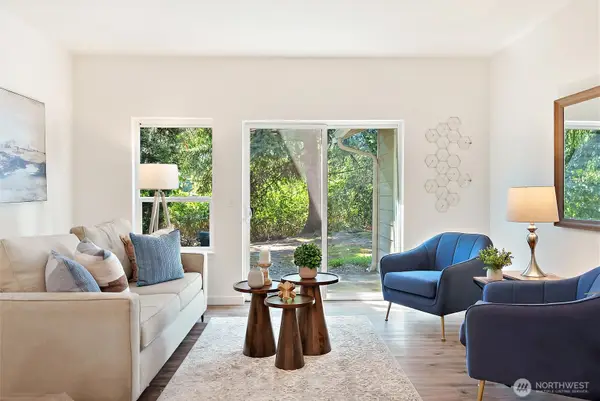 4330 W Lake Sammamish Prkway Parkway Se #G114, Issaquah, WA 98027