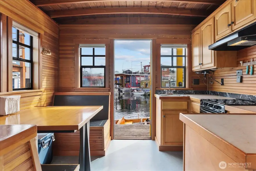 2401 N Northlake Way #E7, Seattle, WA 98103 - Image #3