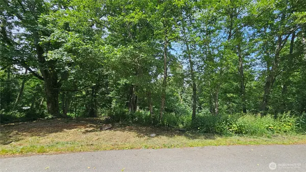 304 Dove Drive, Camano Island, WA 98282