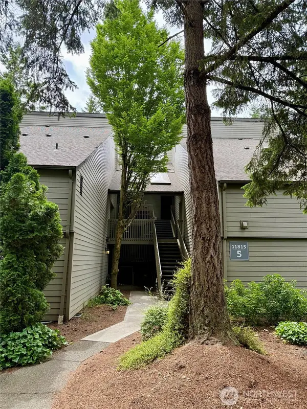 11815 93rd Lane Ne #203, Kirkland, WA 98034