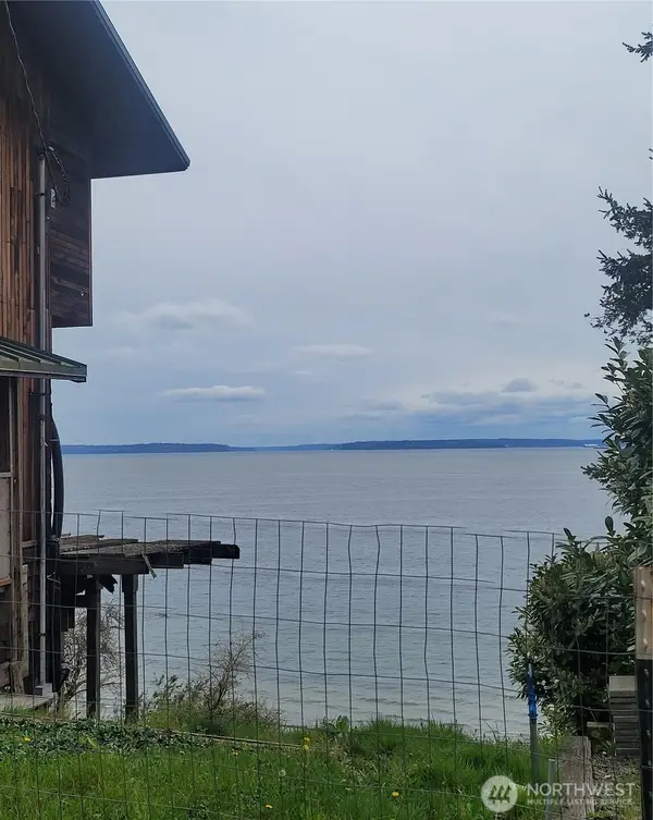 2318 Perkins Lane W #6, Seattle, WA 98199