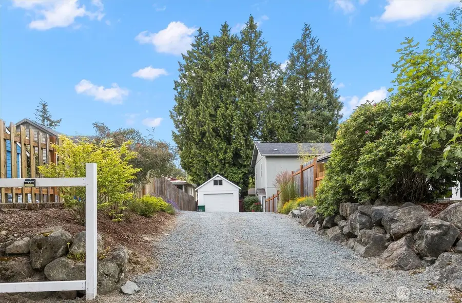 7023 16th Avenue Sw, Seattle, WA 98106 - Image #2