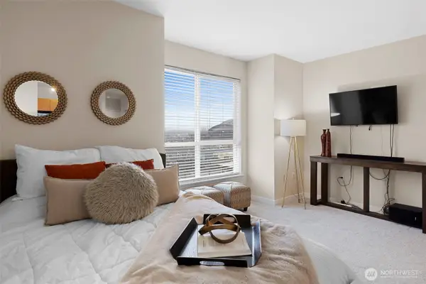 668 S Lane Street #603, Seattle, WA 98104