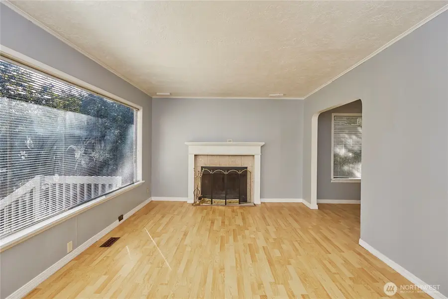 9059 Carkeek Drive S, Seattle, WA 98118 - Image #3