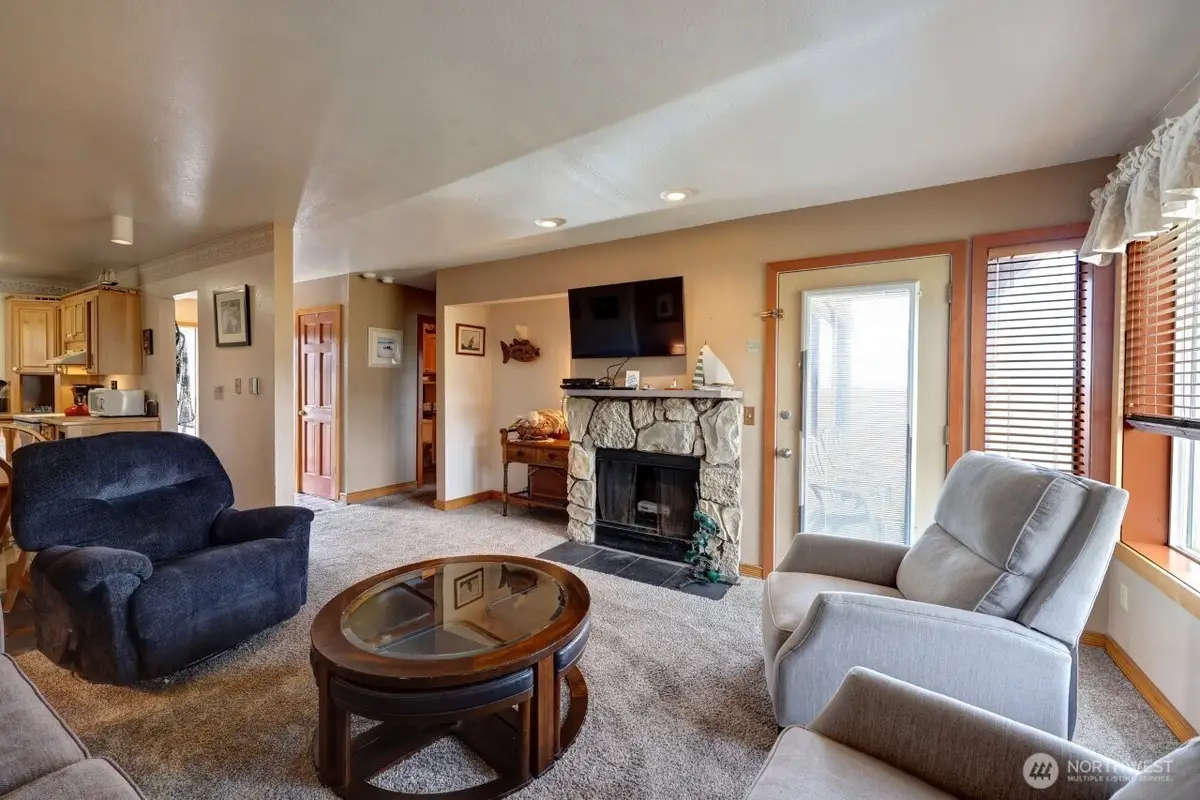 210 26th Street Nw #203/4, Long Beach, WA 98631 - Image #1