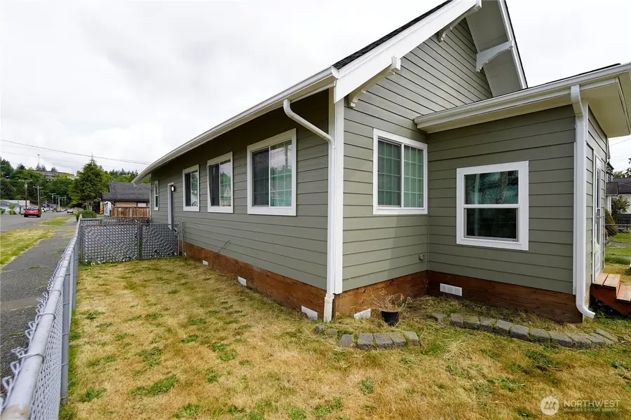 401 Emerson Avenue, Hoquiam, WA 98550 - Image #2