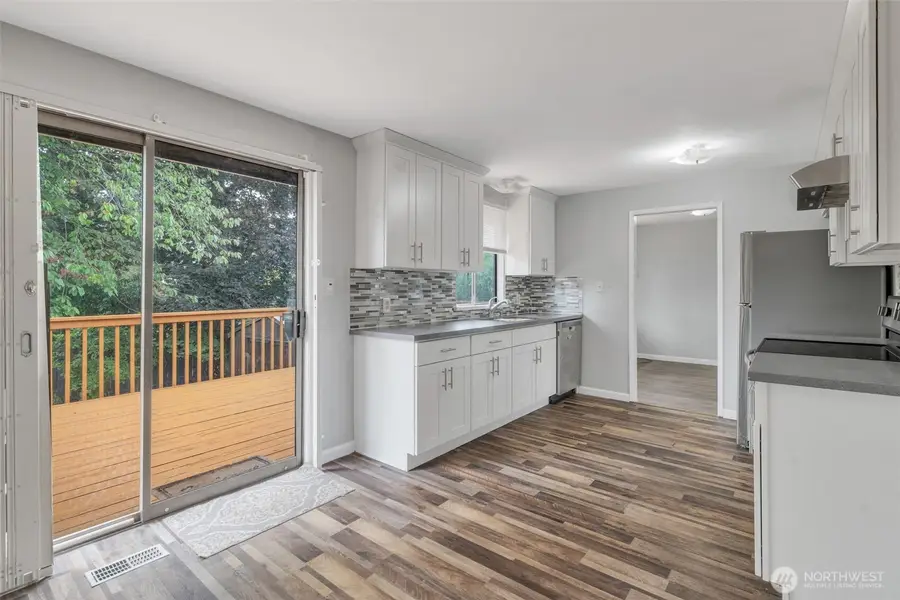 1102 Tule Lake Rd S, Tacoma, WA 98444 - Image #2