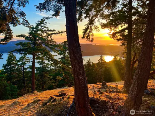 64 Hammond Lane, Orcas Island, WA 98245