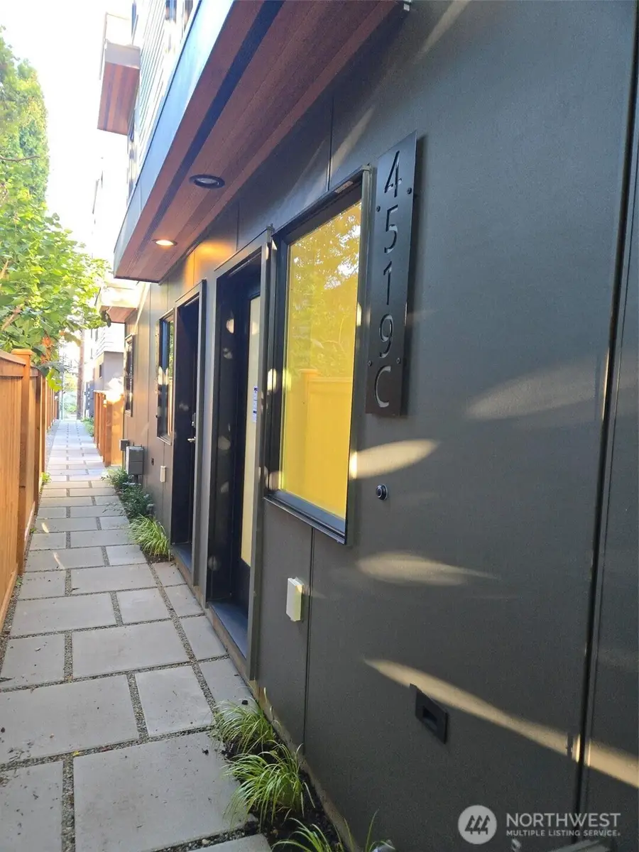 4519 Bagley Avenue N, Seattle, WA 98103 - Image #2