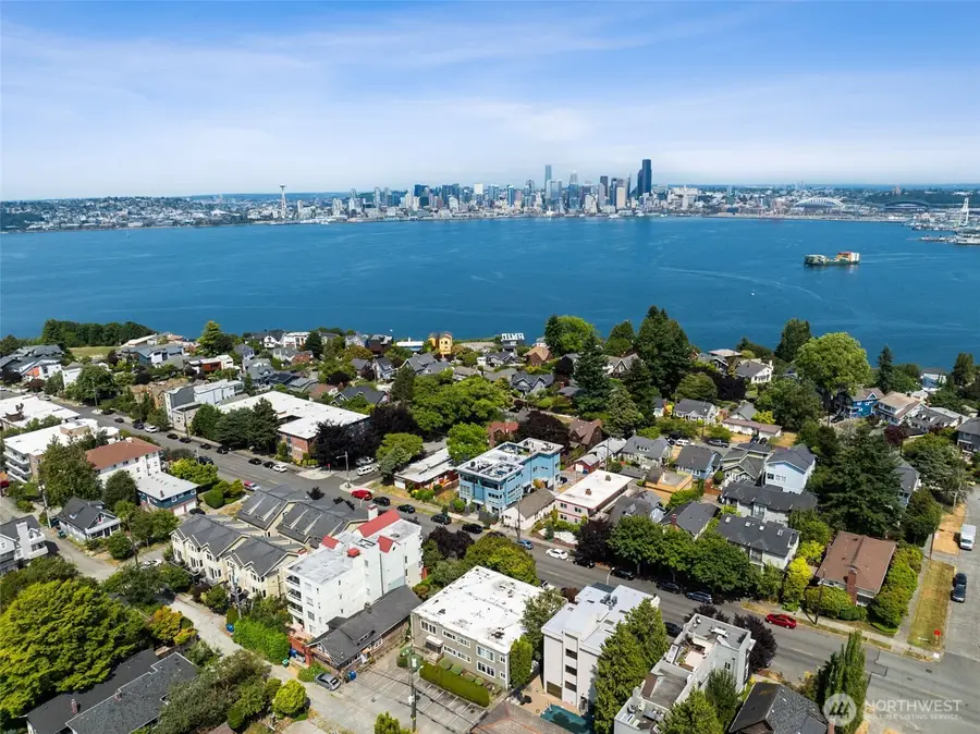 1613 California Avenue Sw #101, Seattle, WA 98116 - Image #2