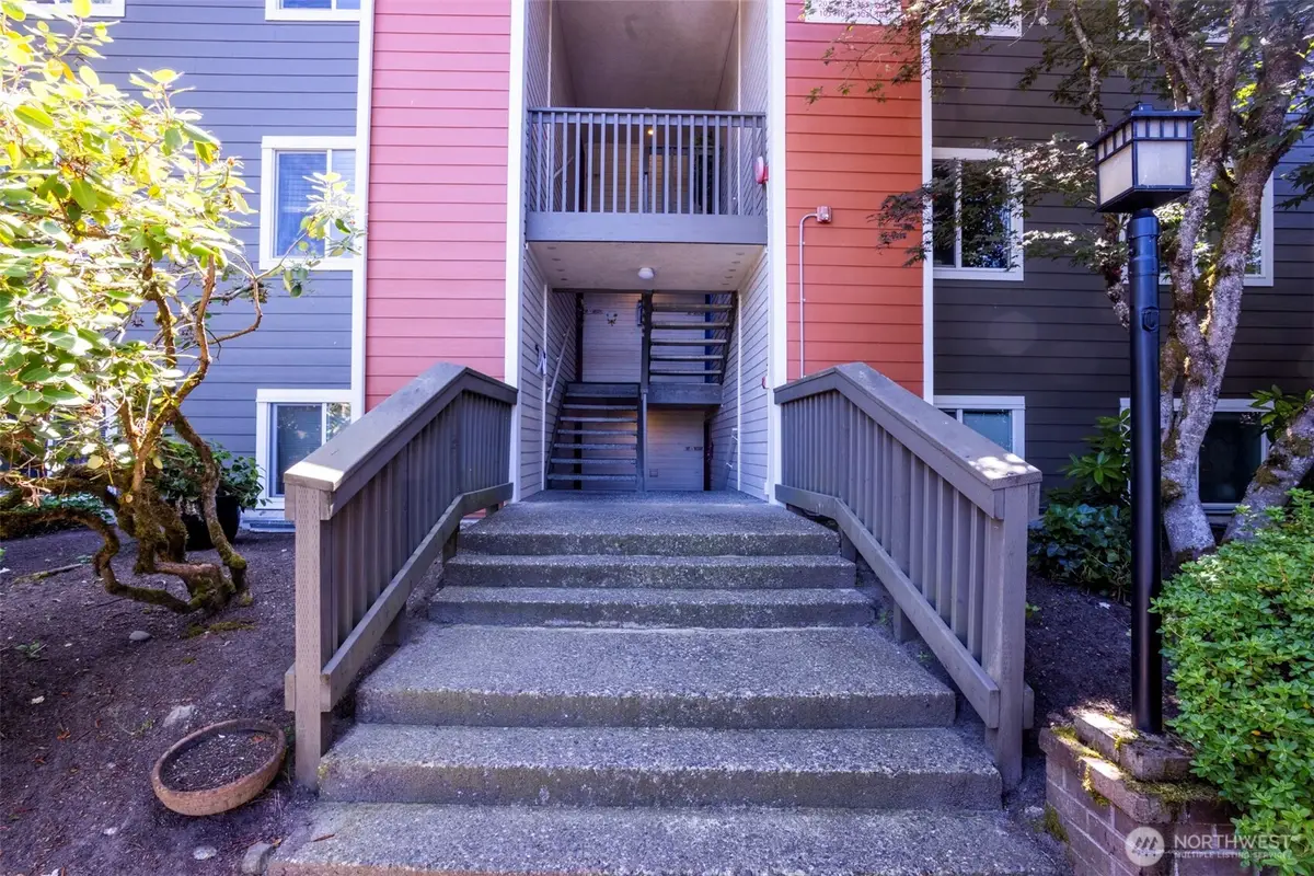 20050 Vikings Crest Loop Ne #2-301, Poulsbo, WA 98370 - Image #1