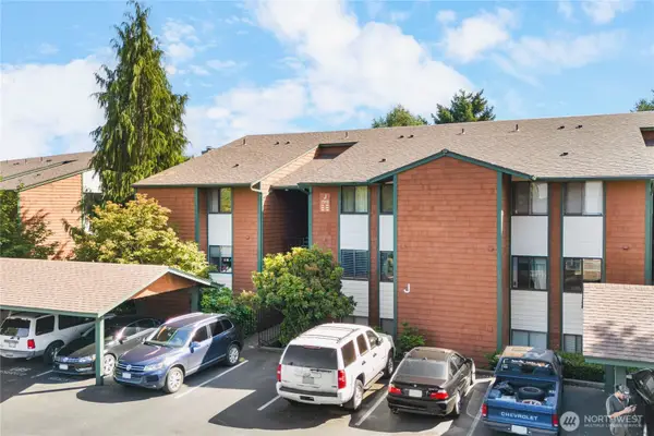 7310 N Skyview Lane #J-301, Tacoma, WA 98406