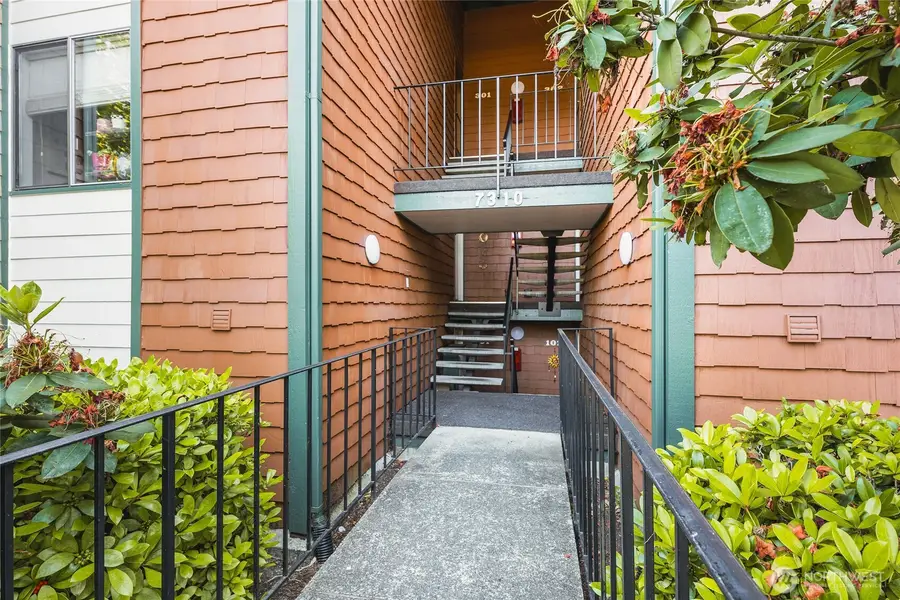 7310 N Skyview Lane #J-301, Tacoma, WA 98406 - Image #2