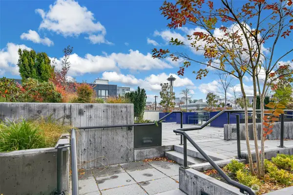 17 W Mercer Street #212, Seattle, WA 98119