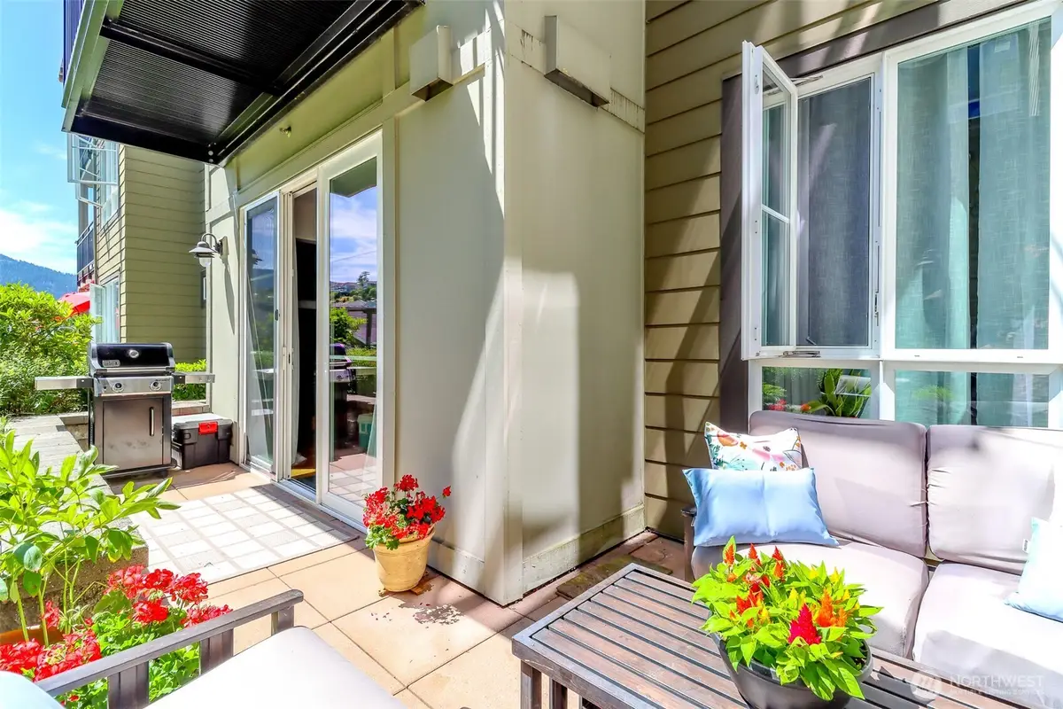 1840 25th Avenue Ne #204, Issaquah, WA 98029 - Image #1