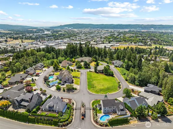 1 Center Court, Longview, WA 98632