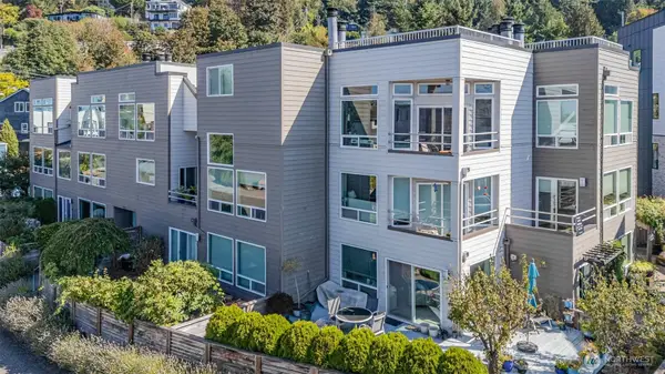 4004 Beach Drive Sw #302, Seattle, WA 98116