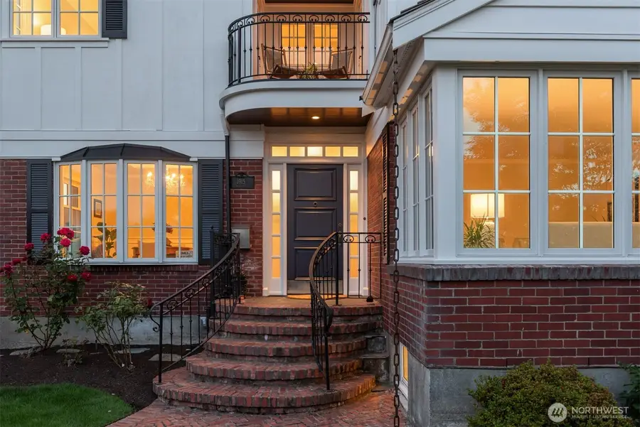 1915 35th Avenue W, Seattle, WA 98199 - Image #2
