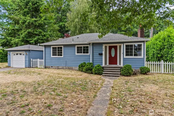 2132 Washington Way, Longview, WA 98632