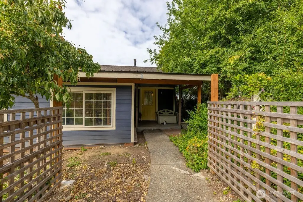 1427 E 3rd Street, Port Angeles, WA 98362 - Image #1